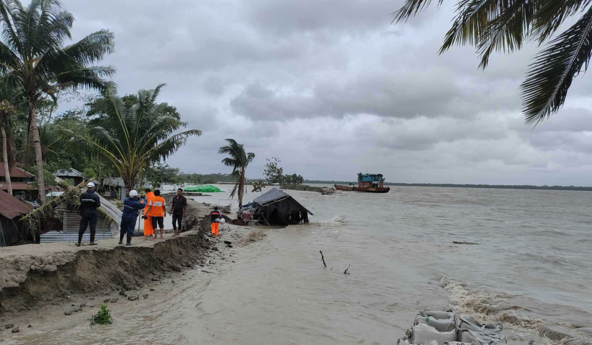 ঘূর্ণিঝড় রিমালের তাণ্ডব থামলেও বিধ্বস্ত উপকূল
